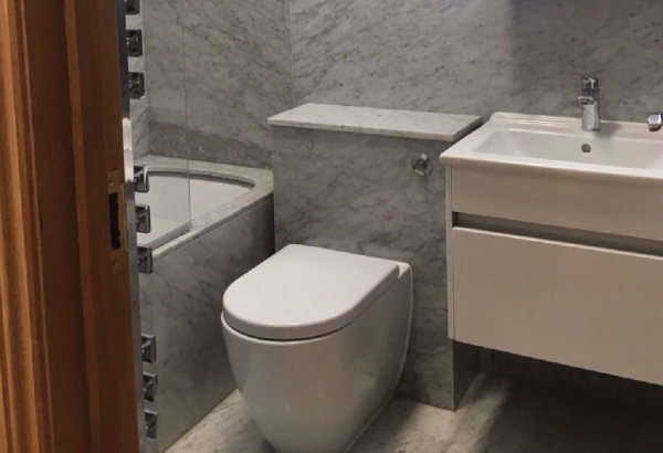 Bath & Toilet